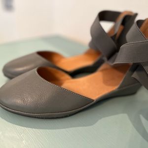 Gentle Souls by Kenneth Cole Noa 10